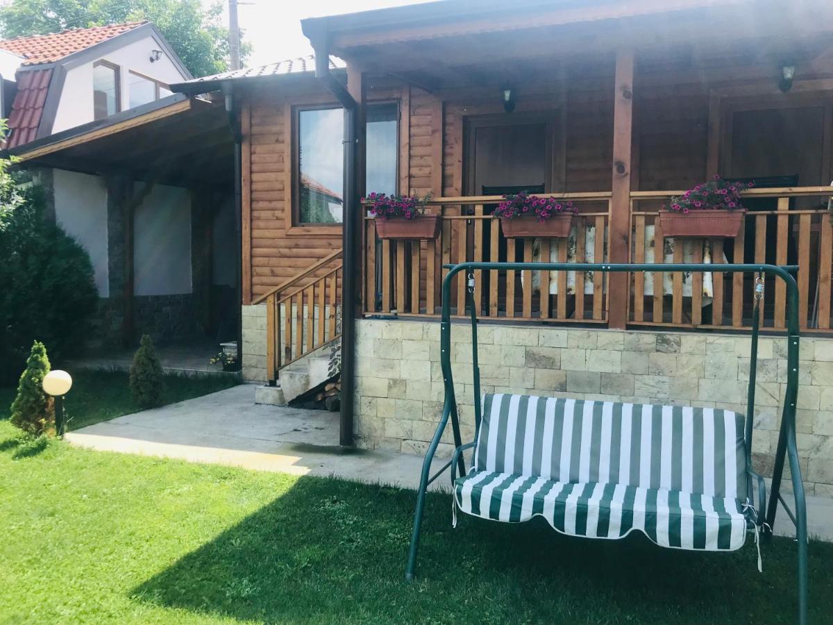 Къщи За Гости Михайлови Saparewa Banja Exterior foto